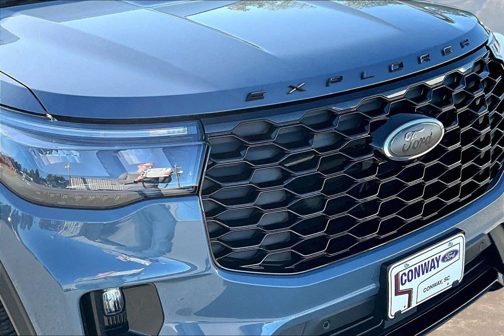 Certified 2025 Ford Explorer ST-Line w/ Premium Package AWD/4WD image 35