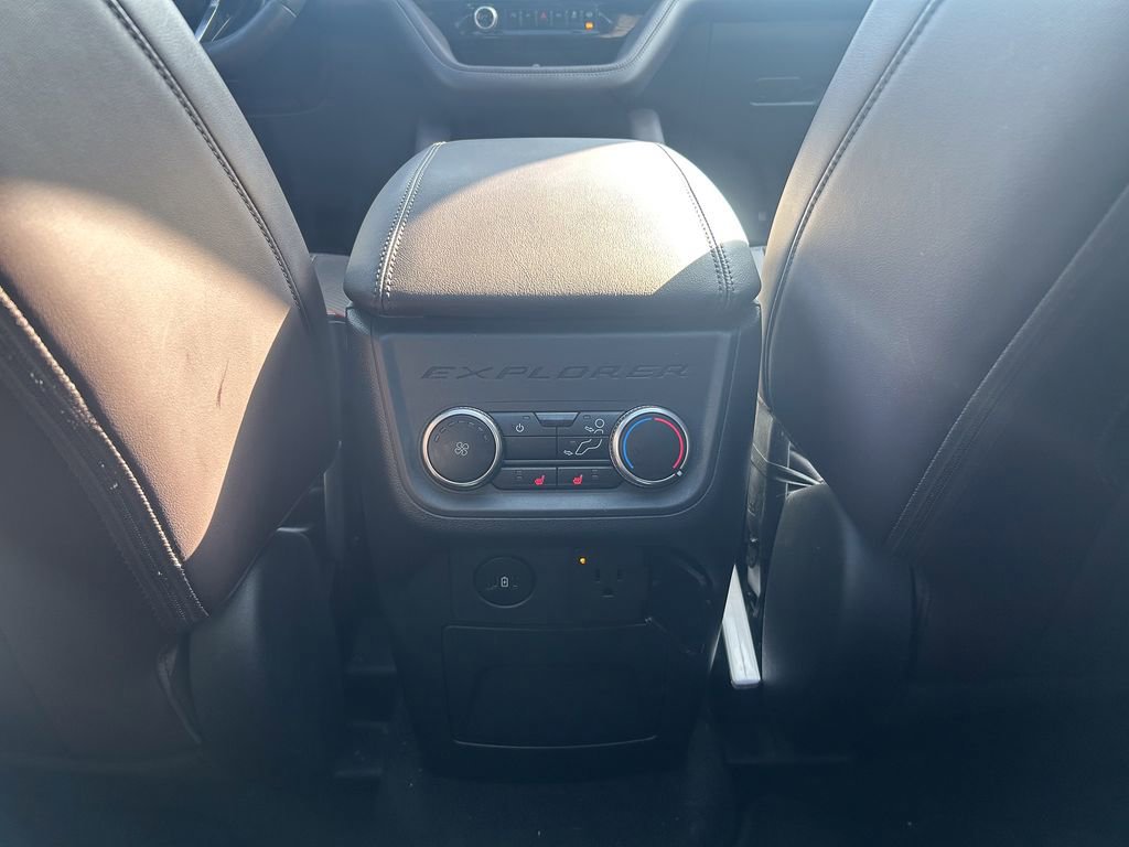 Certified 2025 Ford Explorer Platinum w/ LUX Leather Package image 38