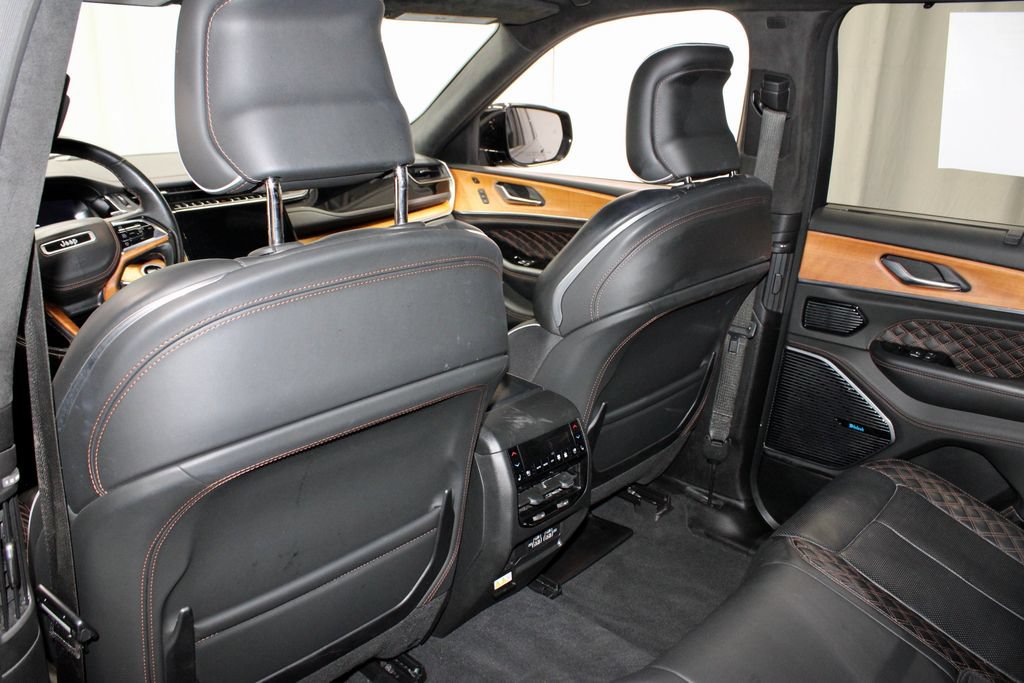 Used 2024 Jeep Grand Cherokee Summit AWD/4WD image 22