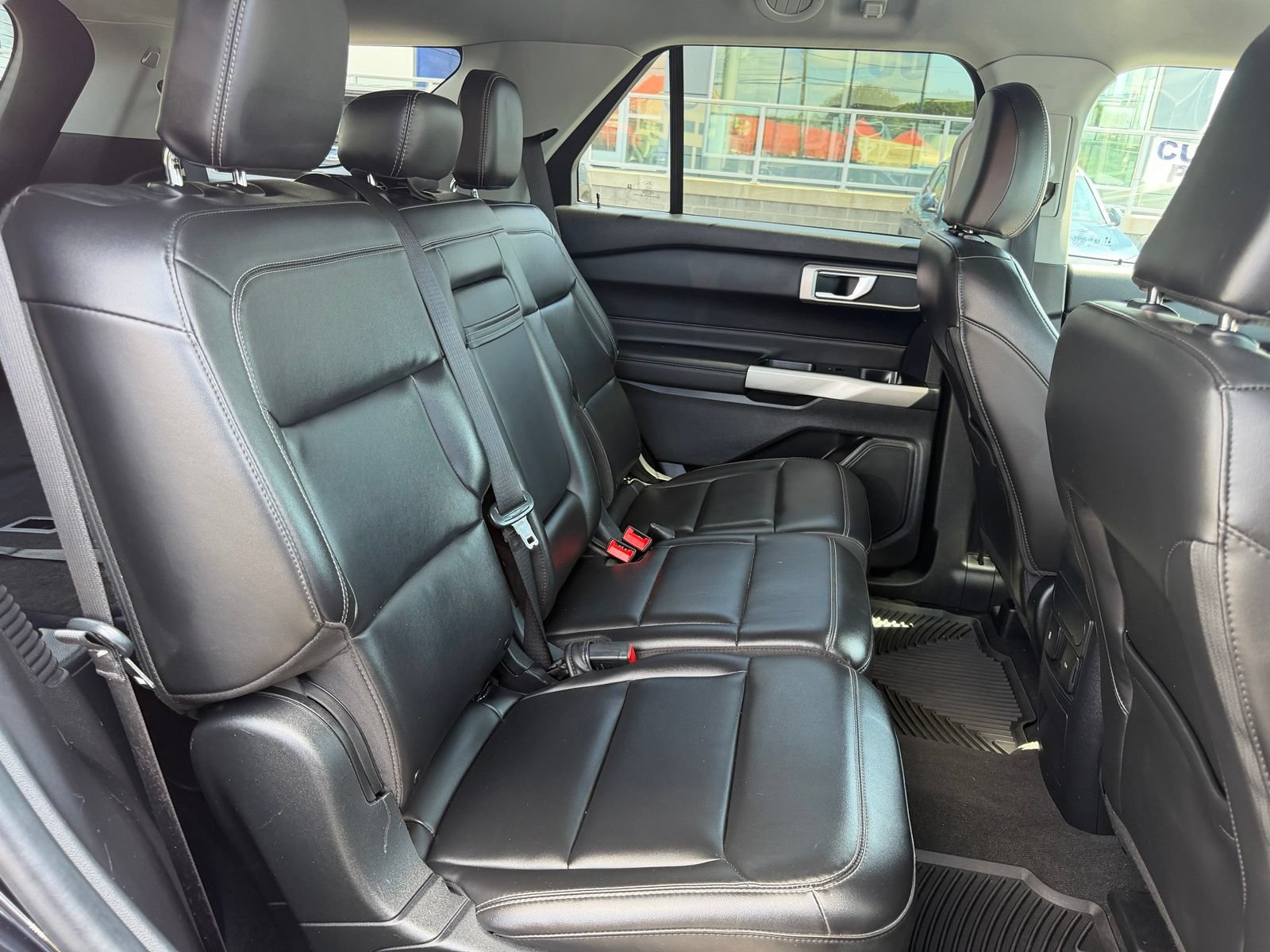 Certified 2022 Ford Explorer XLT w/ Equipment Group 202A AWD/4WD image 36