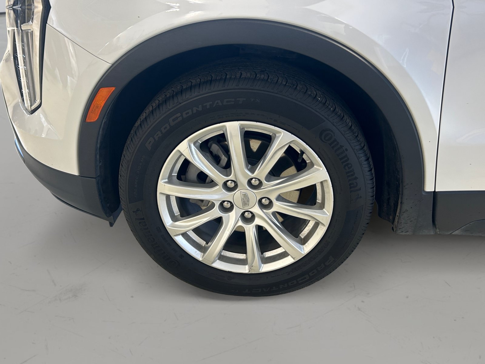 Used 2023 Cadillac XT4 Luxury w/ Cold Weather Package FWD image 9