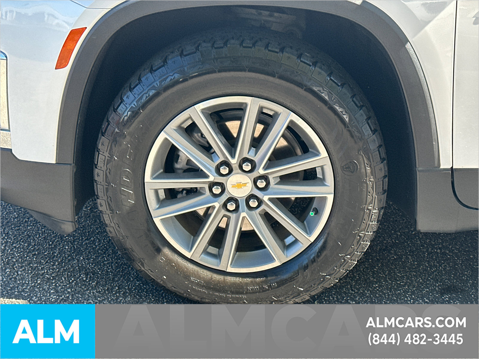 Used 2023 Chevrolet Traverse LT FWD image 12