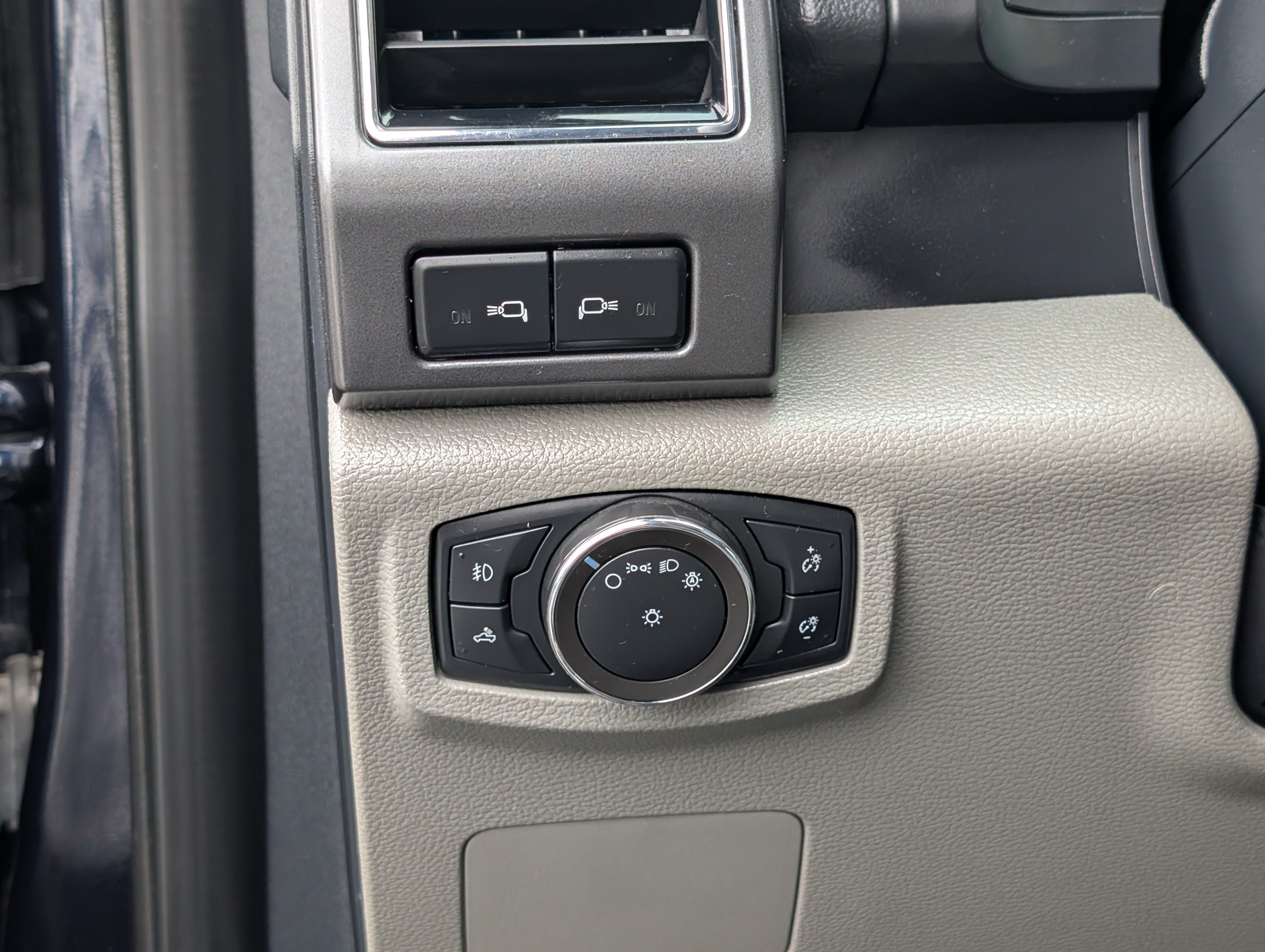 Certified 2022 Ford F250 XLT w/ XLT Premium Package AWD/4WD image 23