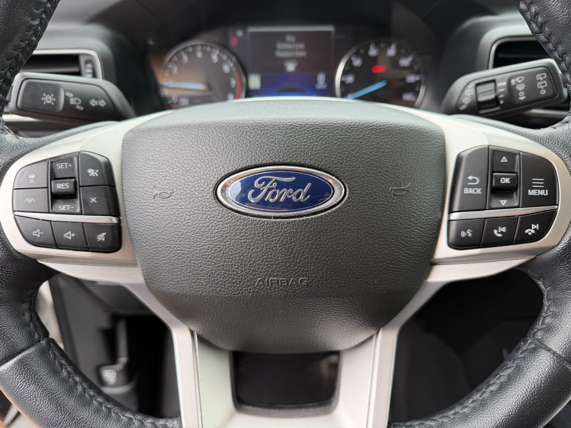 Certified 2022 Ford Explorer Limited AWD/4WD image 9