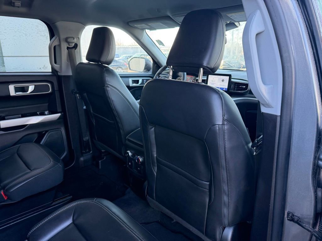 Certified 2022 Ford Explorer XLT w/ Equipment Group 202A image 19