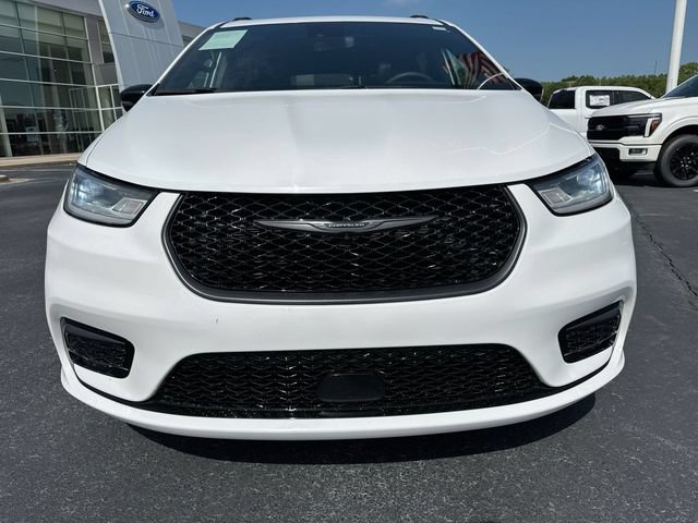 Used 2025 Chrysler Pacifica Limited FWD image 30