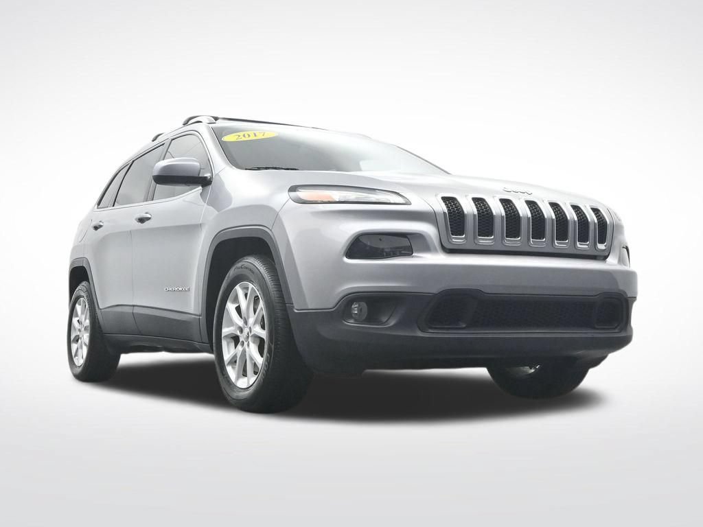 Used 2017 Jeep Cherokee Latitude w/ Trailer Tow Group AWD/4WD image 34