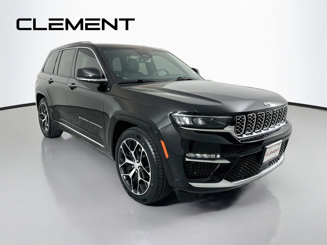 Used 2023 Jeep Grand Cherokee Summit AWD/4WD image 5