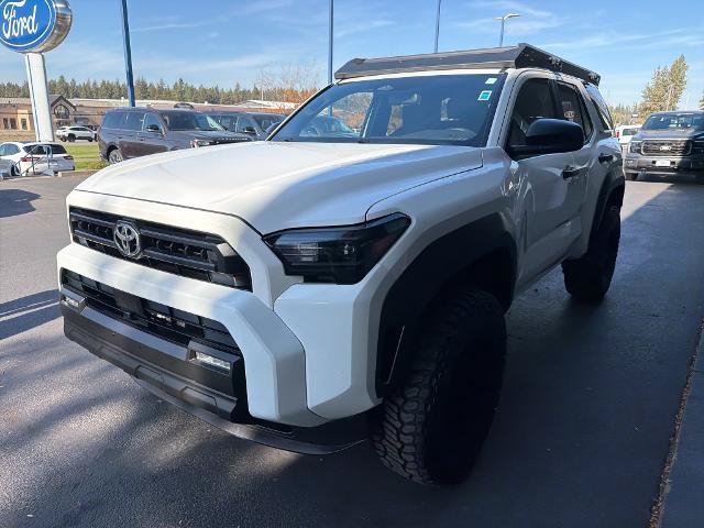 Used 2025 Toyota 4Runner SR5 AWD/4WD image 3