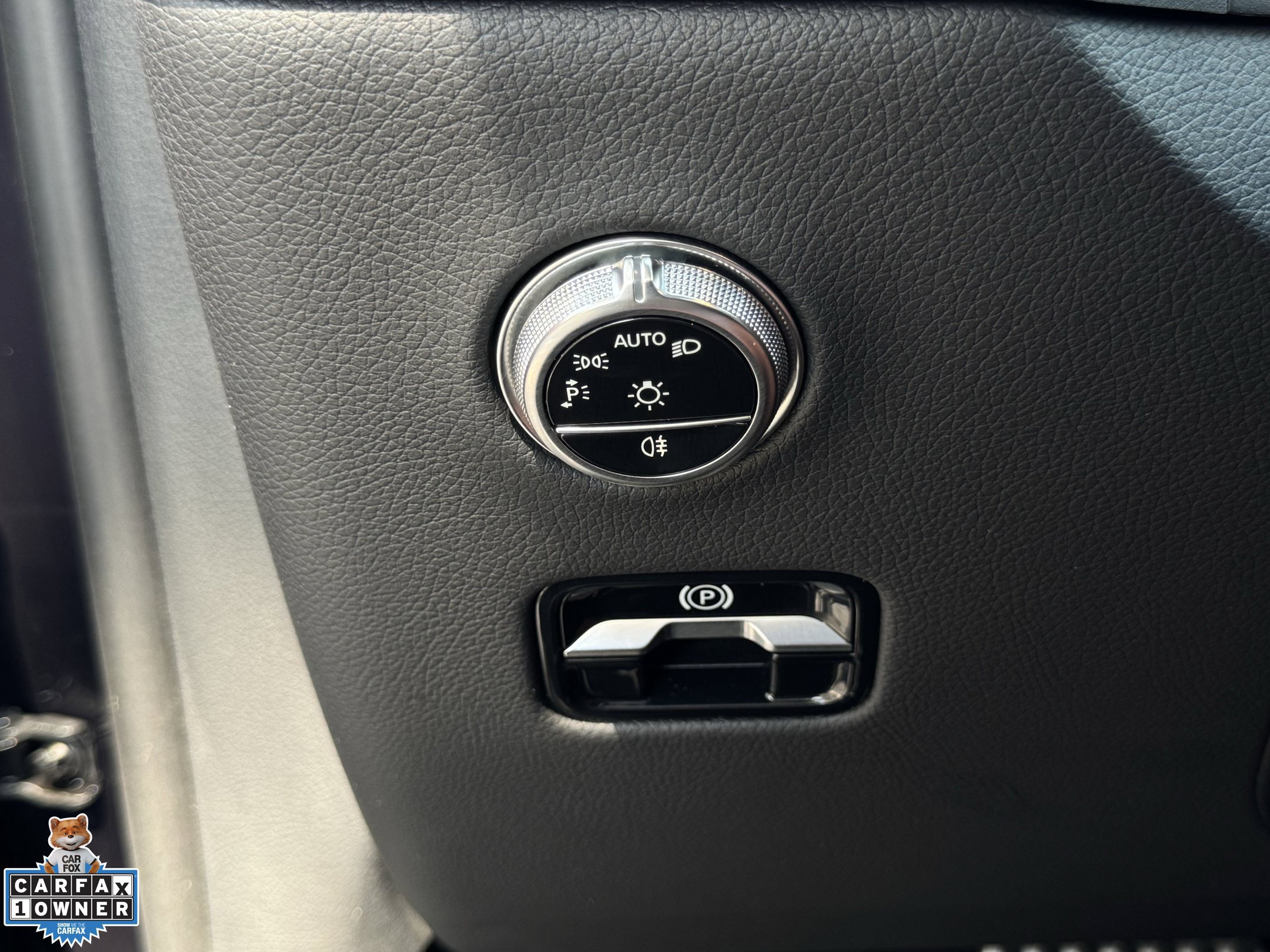 Used 2024 Mercedes-Benz GLC 300 4MATIC image 25