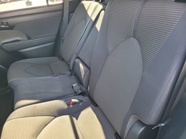 Used 2022 Toyota Highlander LE image 13