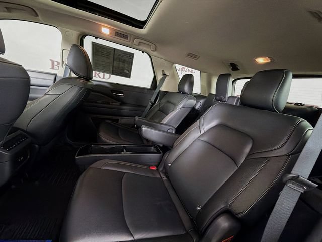 Used 2024 Nissan Pathfinder SL w/ SL Premium Package FWD image 29