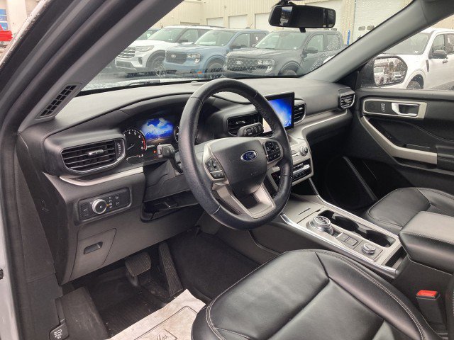 Certified 2022 Ford Explorer XLT w/ Equipment Group 202A image 5