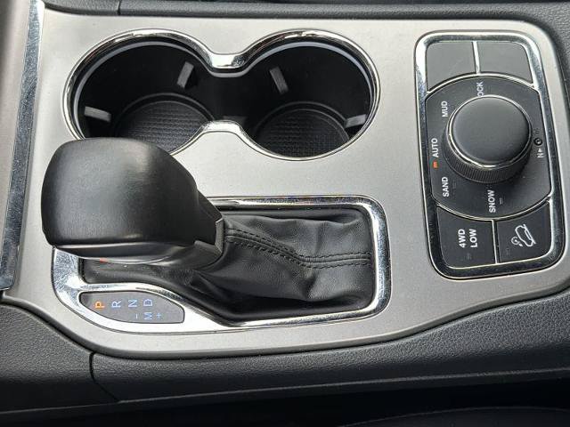 Used 2020 Jeep Grand Cherokee Limited AWD/4WD image 31