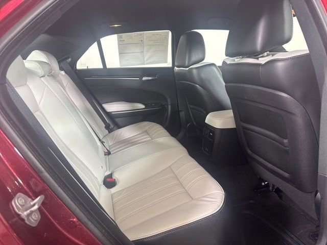Used 2018 Chrysler 300 S image 9
