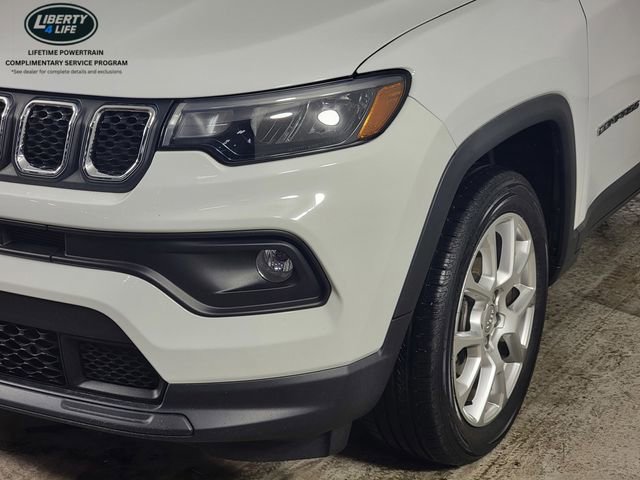 Used 2023 Jeep Compass Latitude image 9