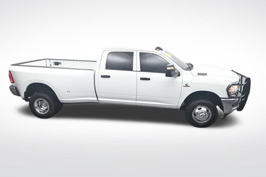 Used 2024 RAM 3500 Tradesman w/ Chrome Appearance Group AWD/4WD image 32
