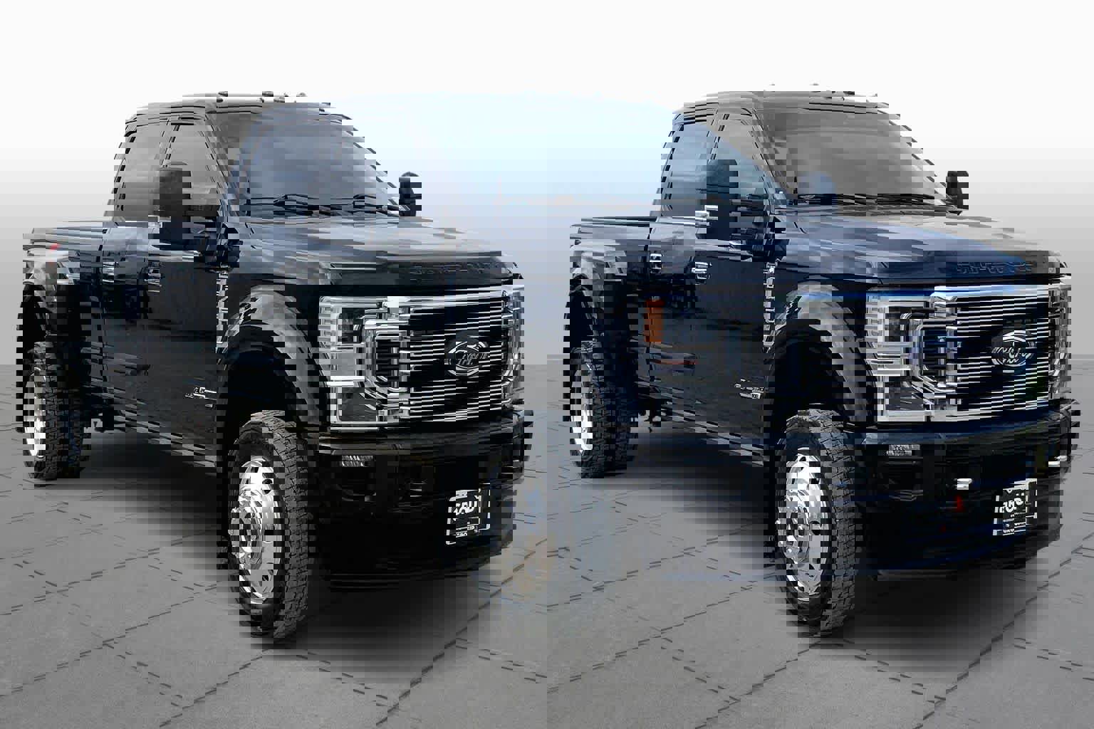 Certified 2022 Ford F450 Platinum w/ FX4 Off-Road Package image 3