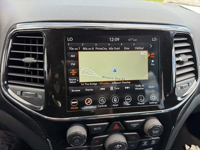 Used 2022 Jeep Grand Cherokee Laredo X RWD image 18