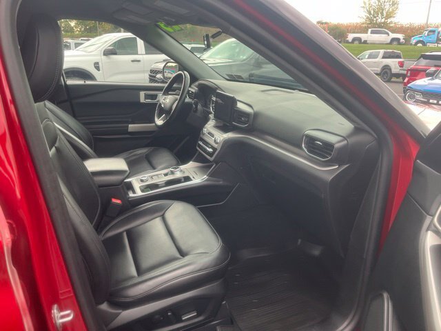 Certified 2023 Ford Explorer XLT w/ Equipment Group 202A AWD/4WD image 18