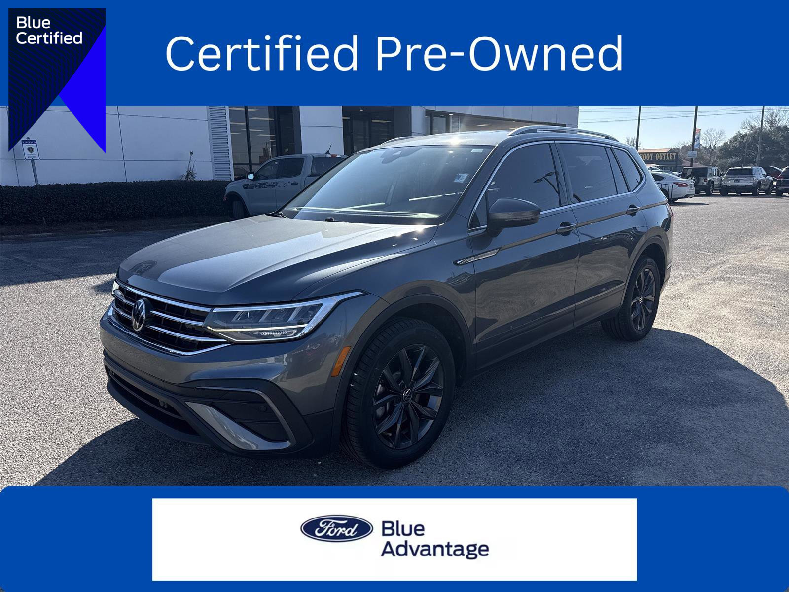 Used 2023 Volkswagen Tiguan SE image 1