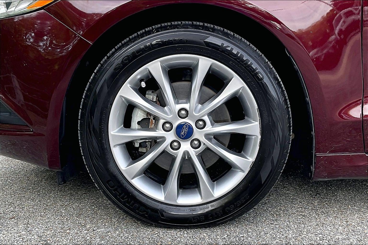 Certified 2017 Ford Fusion SE w/ Fusion SE Technology Package FWD image 9