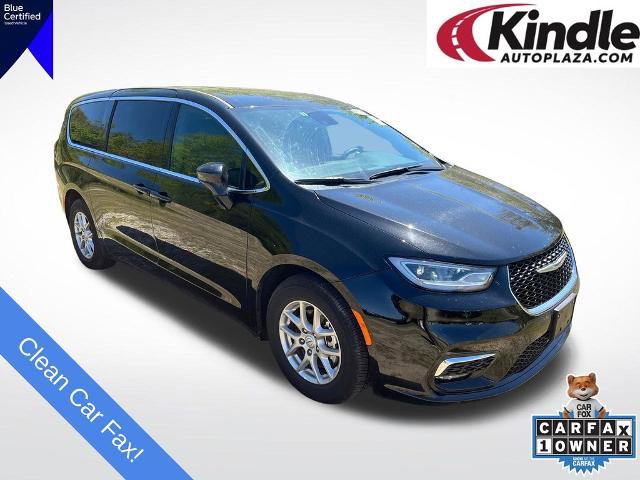 Used 2025 Chrysler Pacifica Select FWD image 1