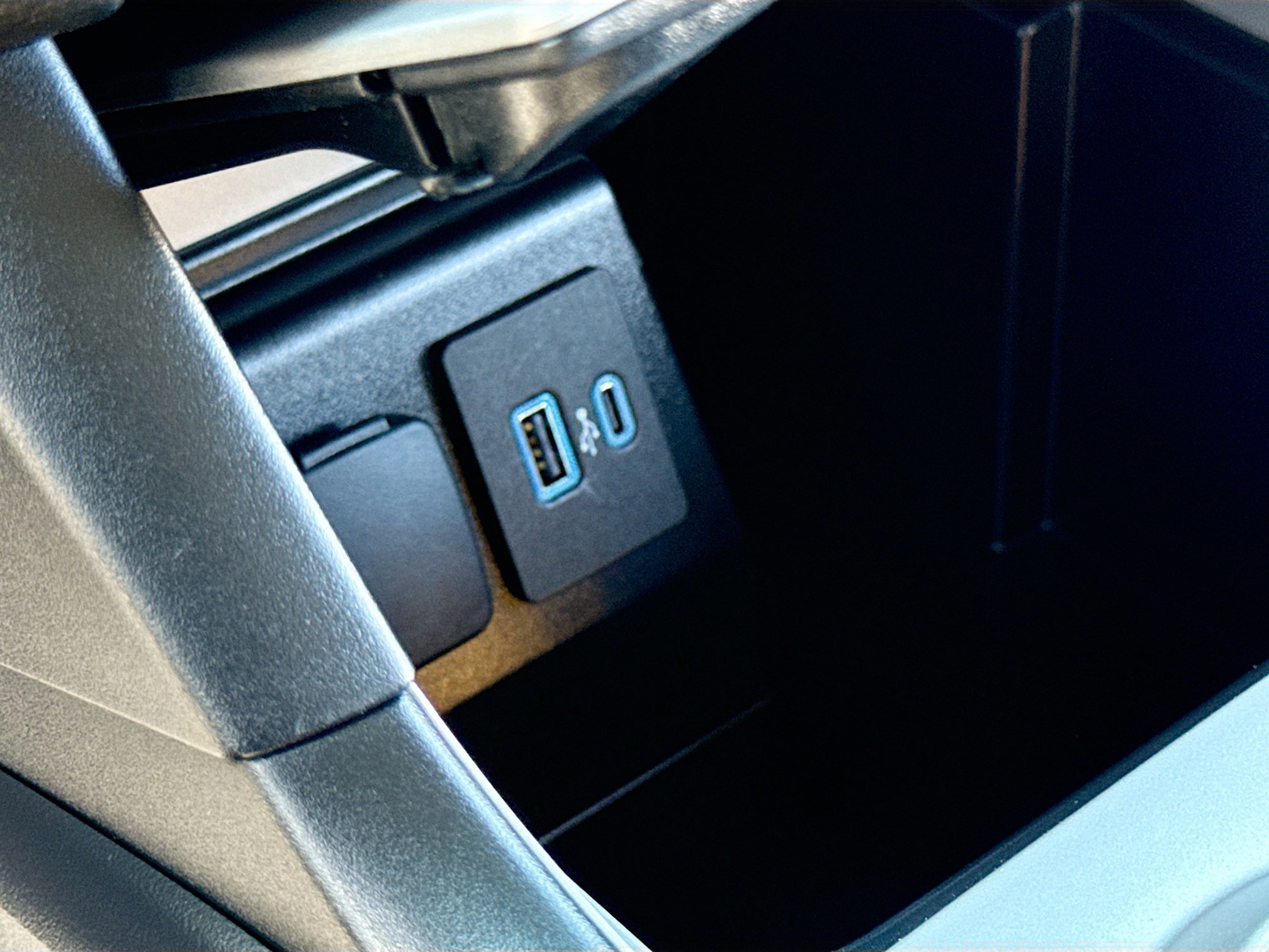 Certified 2024 Ford Explorer XLT w/ Class IV Trailer Tow Package image 15