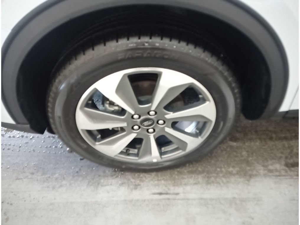 Certified 2025 Ford Escape Platinum AWD/4WD image 10