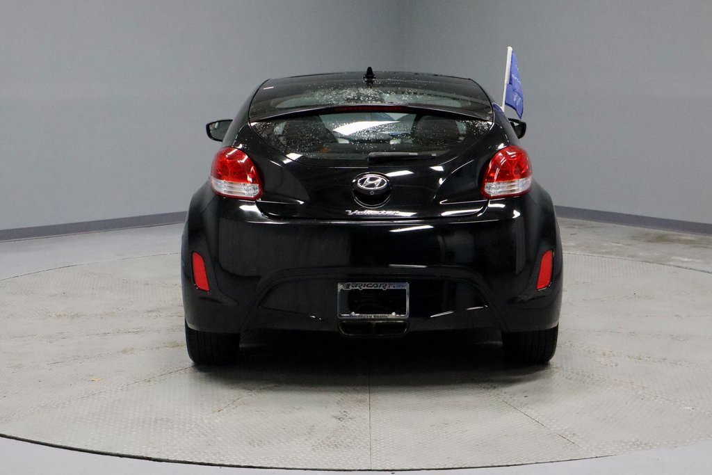 Used 2017 Hyundai Veloster Value Edition image 4
