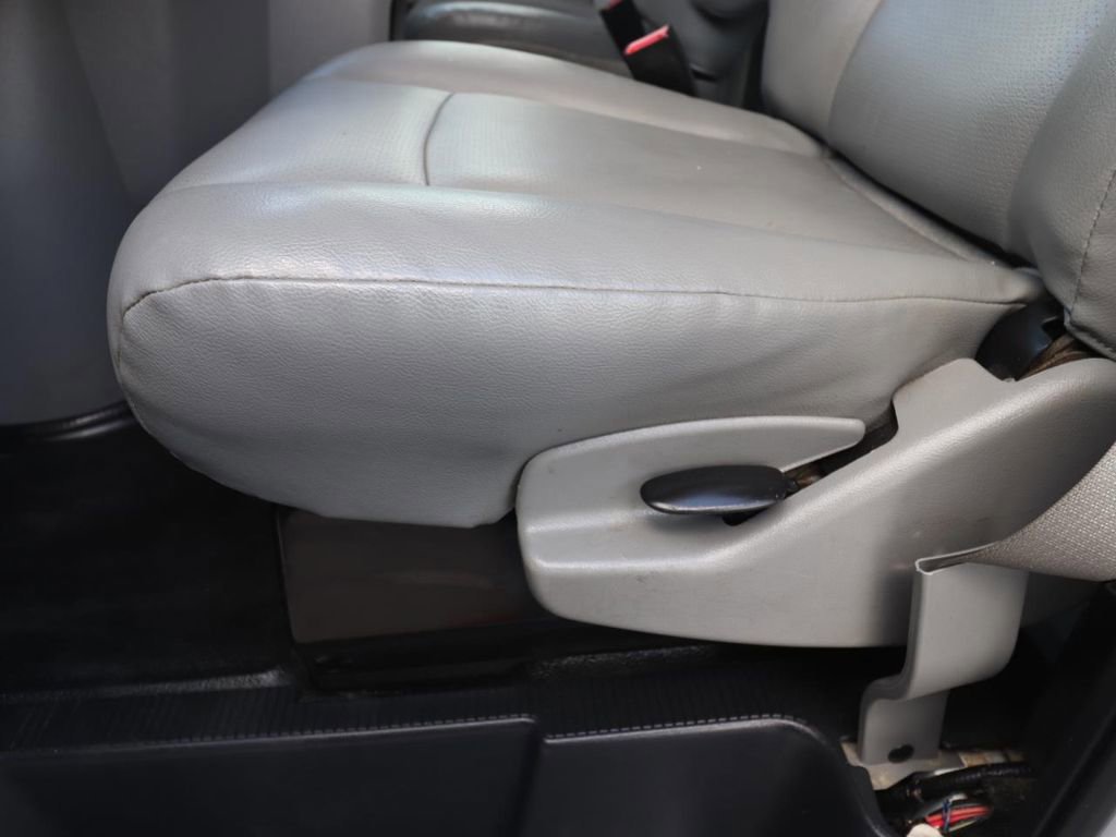 Certified 2022 Ford E-450 and Econoline 450 Super Duty w/ Power Windows & Locks Group image 18