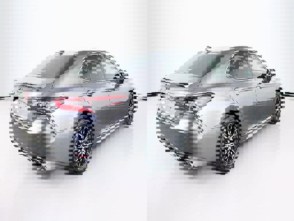 Used 2023 Toyota Camry SE image 5