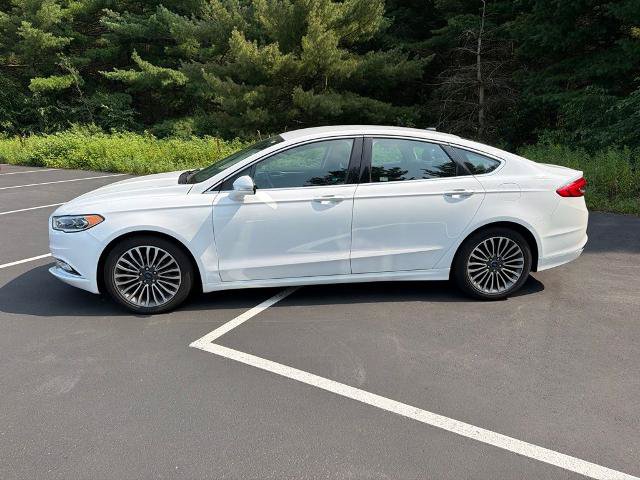 Certified 2017 Ford Fusion SE w/ Fusion SE Technology Package FWD image 4