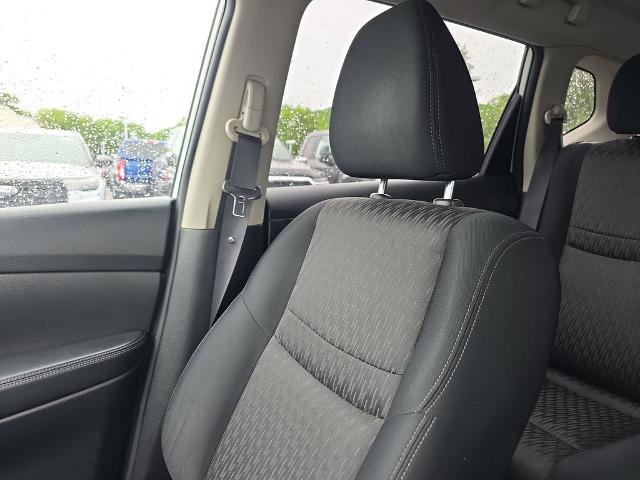 Used 2017 Nissan Rogue SV AWD/4WD image 40