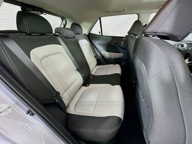 Used 2025 Hyundai Venue SEL FWD image 31