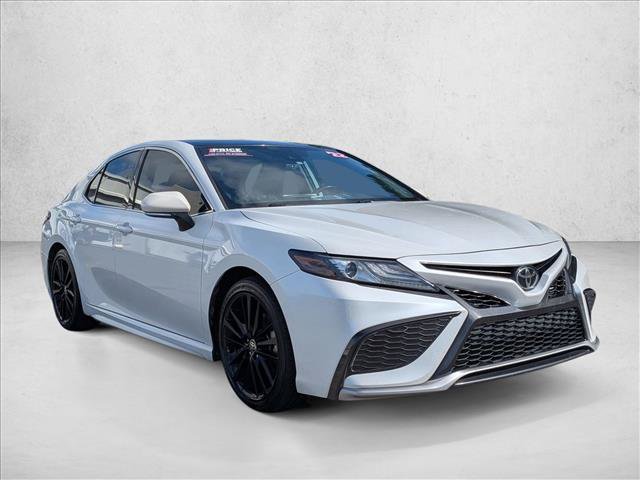 Used 2022 Toyota Camry XSE FWD image 3