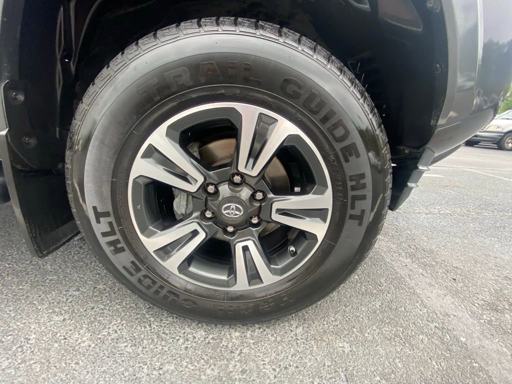 Used 2018 Toyota Tacoma TRD Sport w/ Technology Package RWD image 29