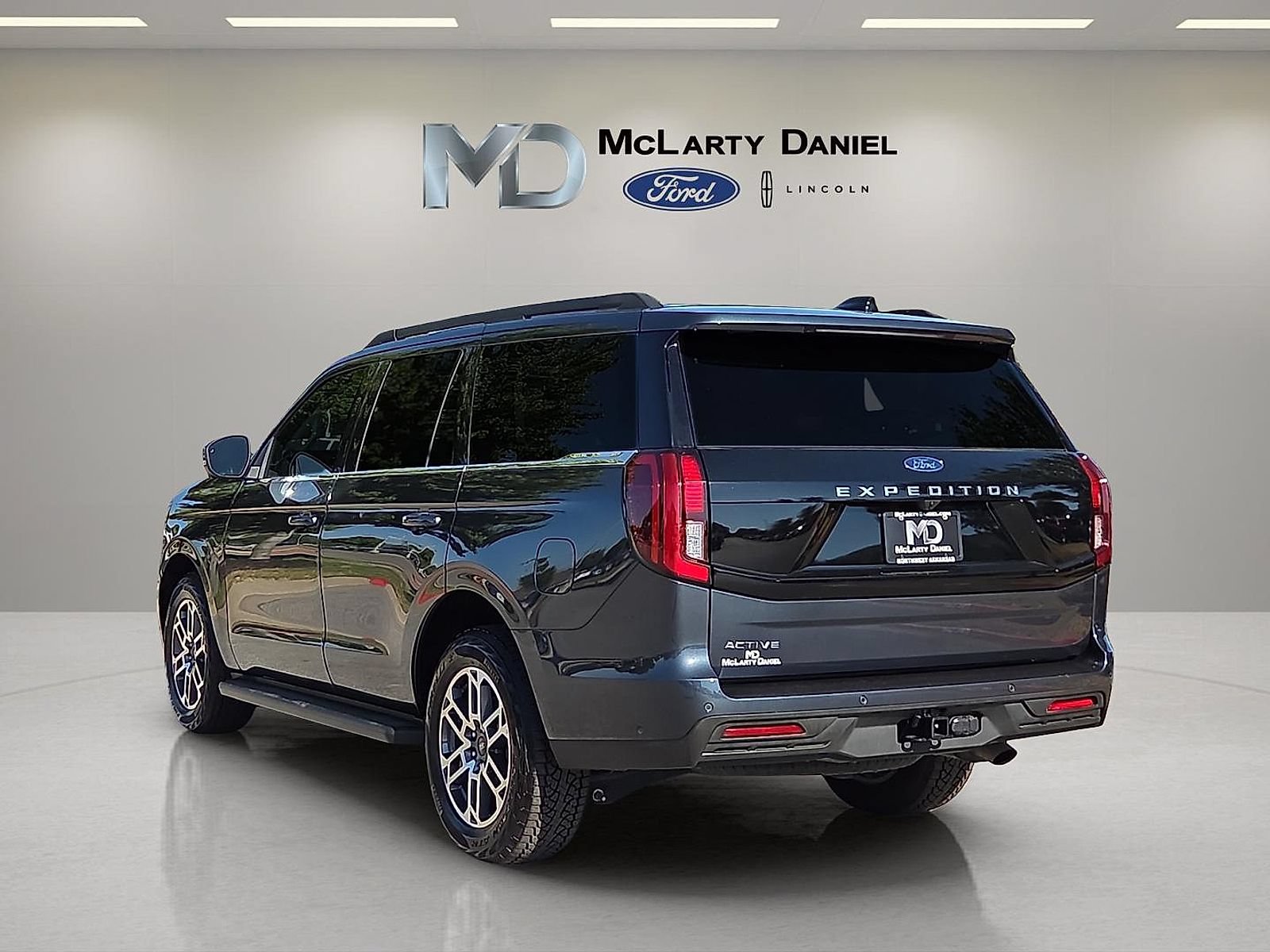 Certified 2025 Ford Expedition Active AWD/4WD image 4