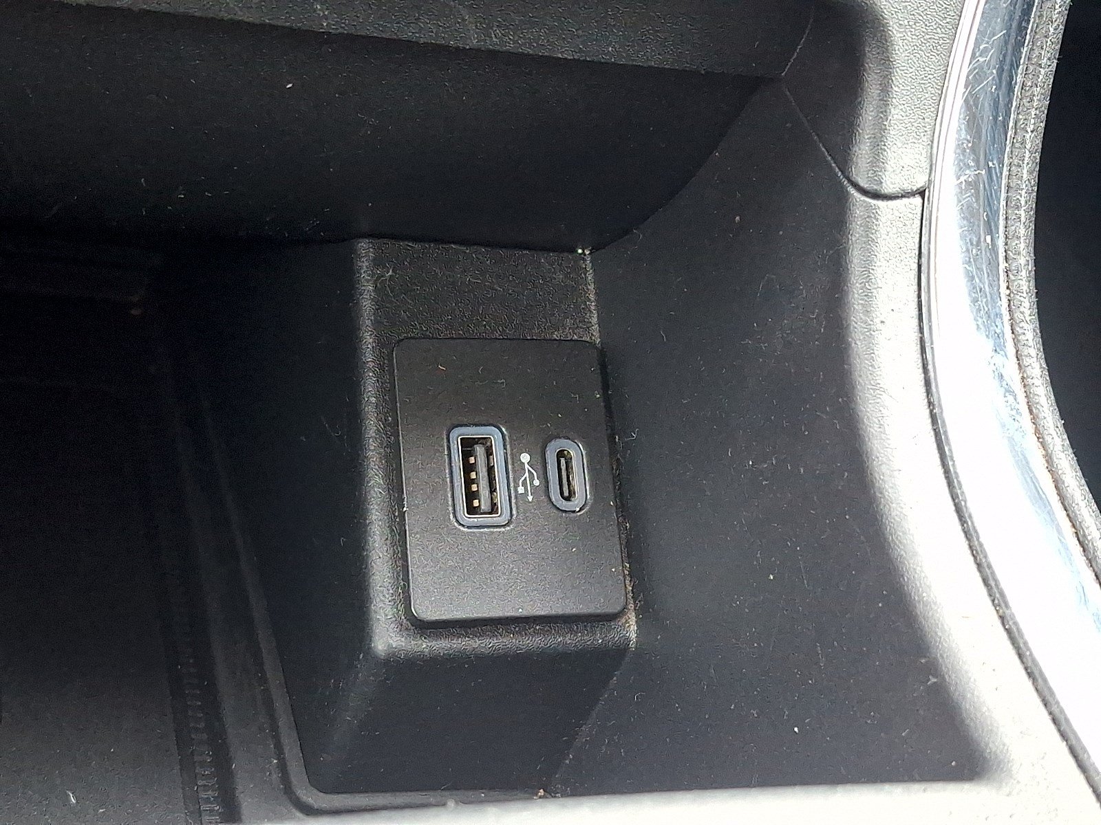 Certified 2021 Ford Edge Titanium w/ Cargo Accessory Package FWD image 22