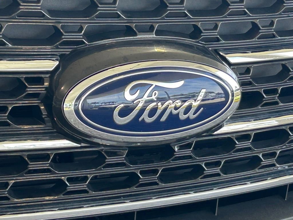 Certified 2023 Ford Explorer XLT w/ Equipment Group 202A RWD image 18