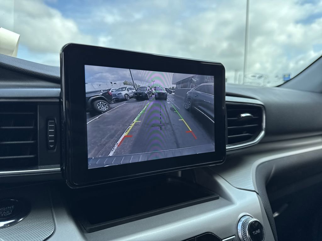 Certified 2022 Ford Explorer XLT w/ Equipment Group 202A image 28