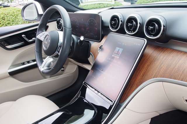 Used 2022 Mercedes-Benz C 300 Sedan image 11