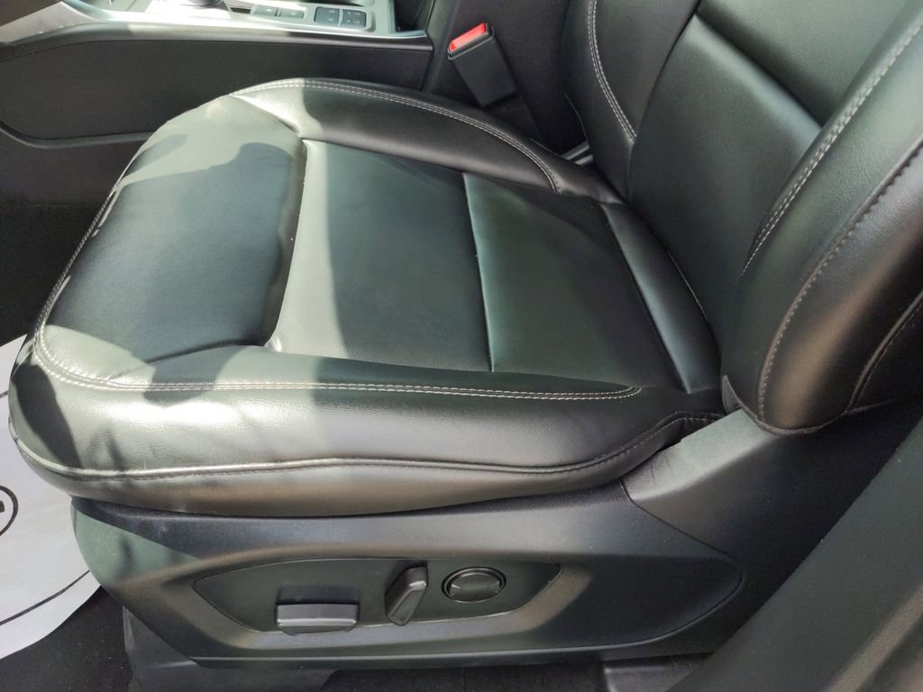 Certified 2023 Ford Explorer XLT w/ Equipment Group 202A image 21