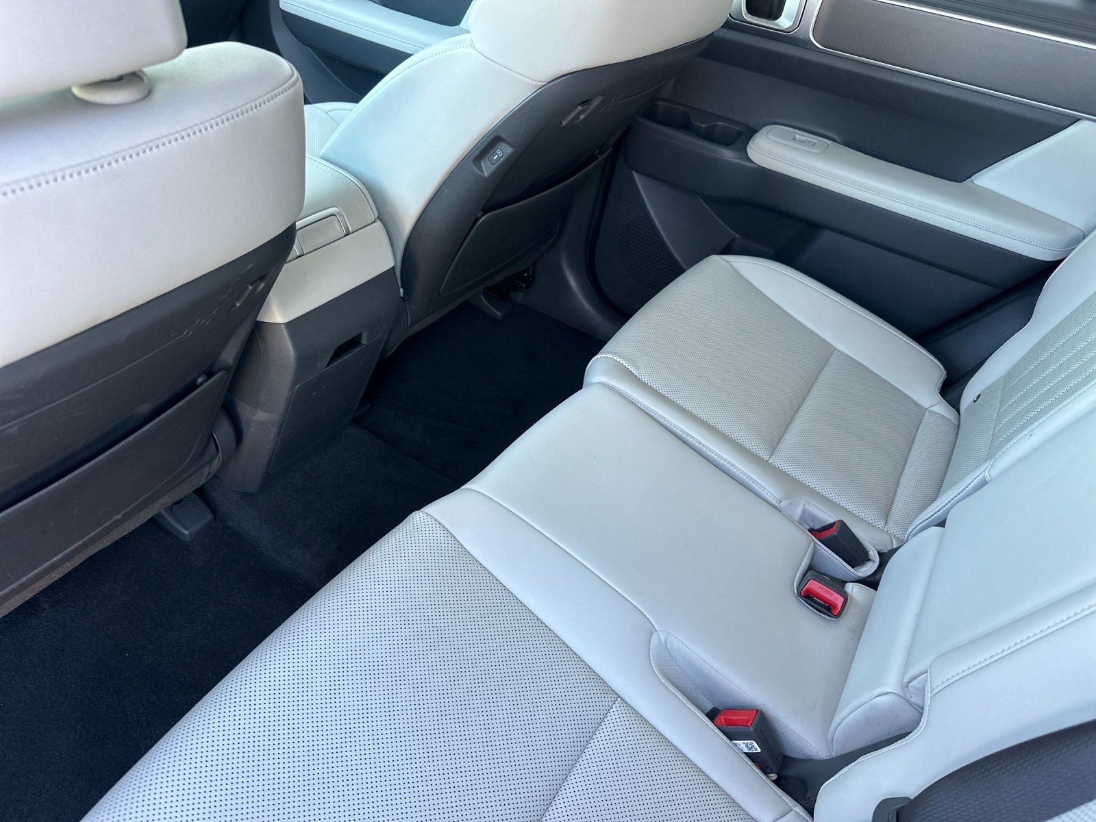 Used 2025 Hyundai Santa Fe SEL FWD image 13