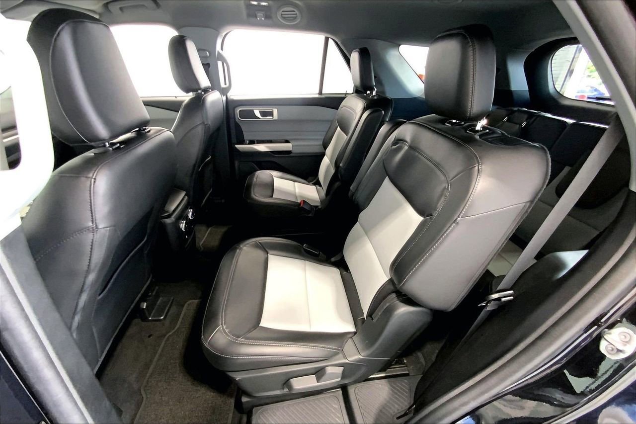 Certified 2023 Ford Explorer XLT w/ Equipment Group 202A RWD image 19