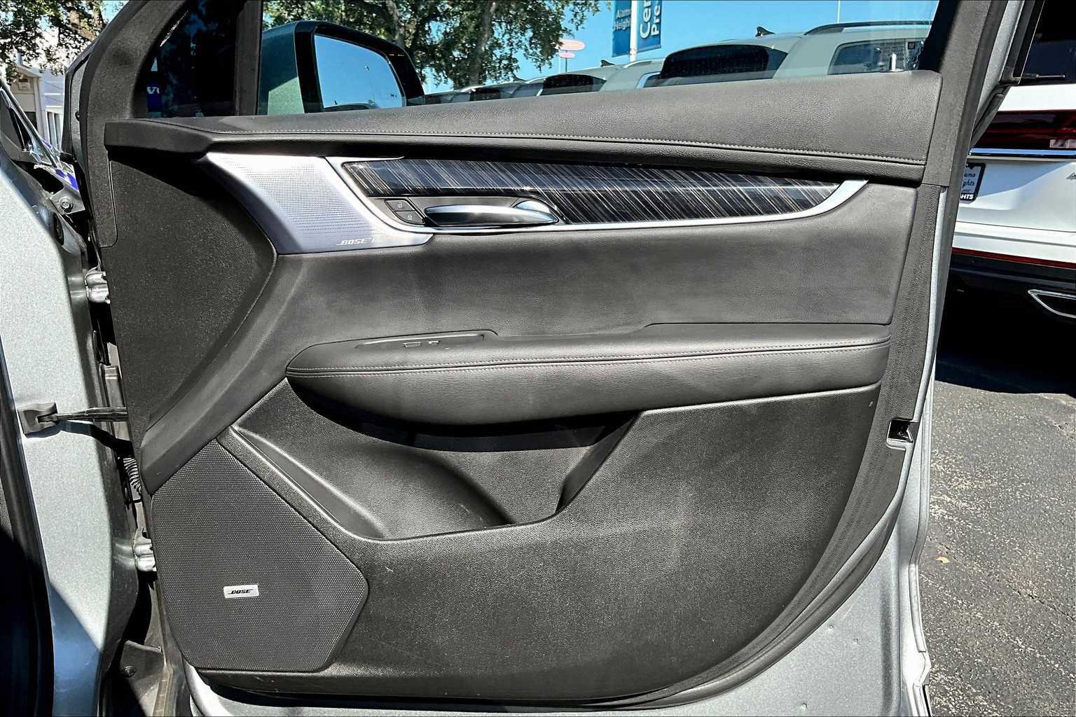 Used 2024 Cadillac XT6 Premium Luxury image 44