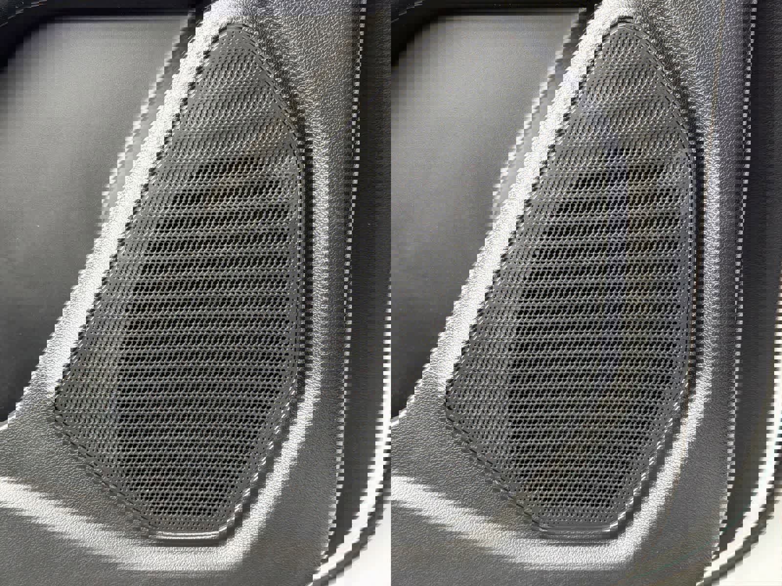 Certified 2020 Ford Explorer XLT w/ Equipment Group 202A image 31