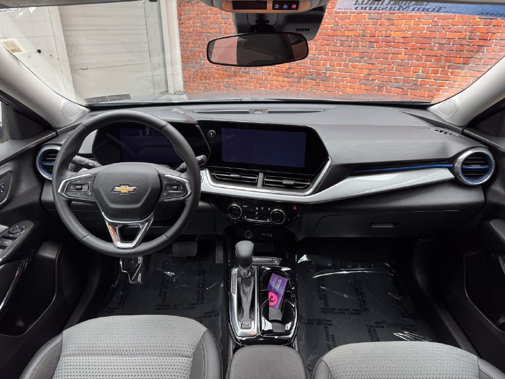Used 2025 Chevrolet Trax LT w/ Driver Confidence Package FWD image 11