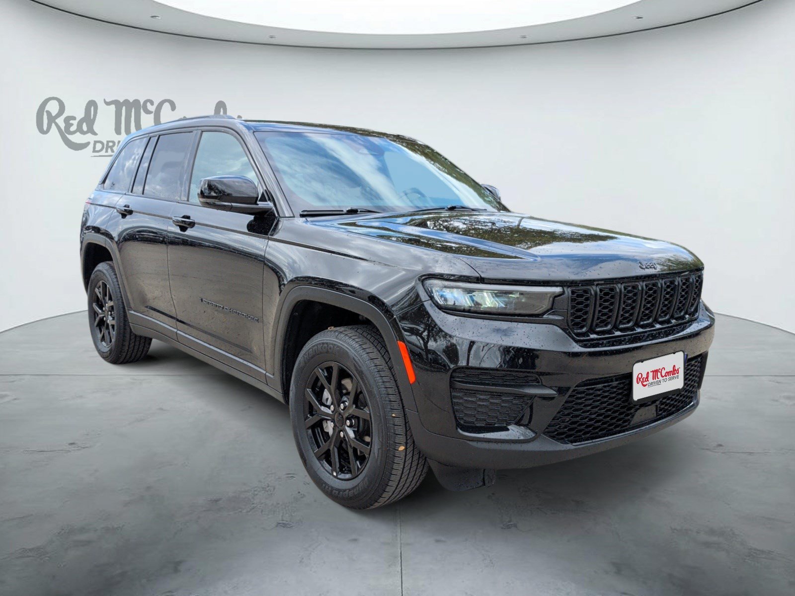 Used 2025 Jeep Grand Cherokee Altitude AWD/4WD image 3