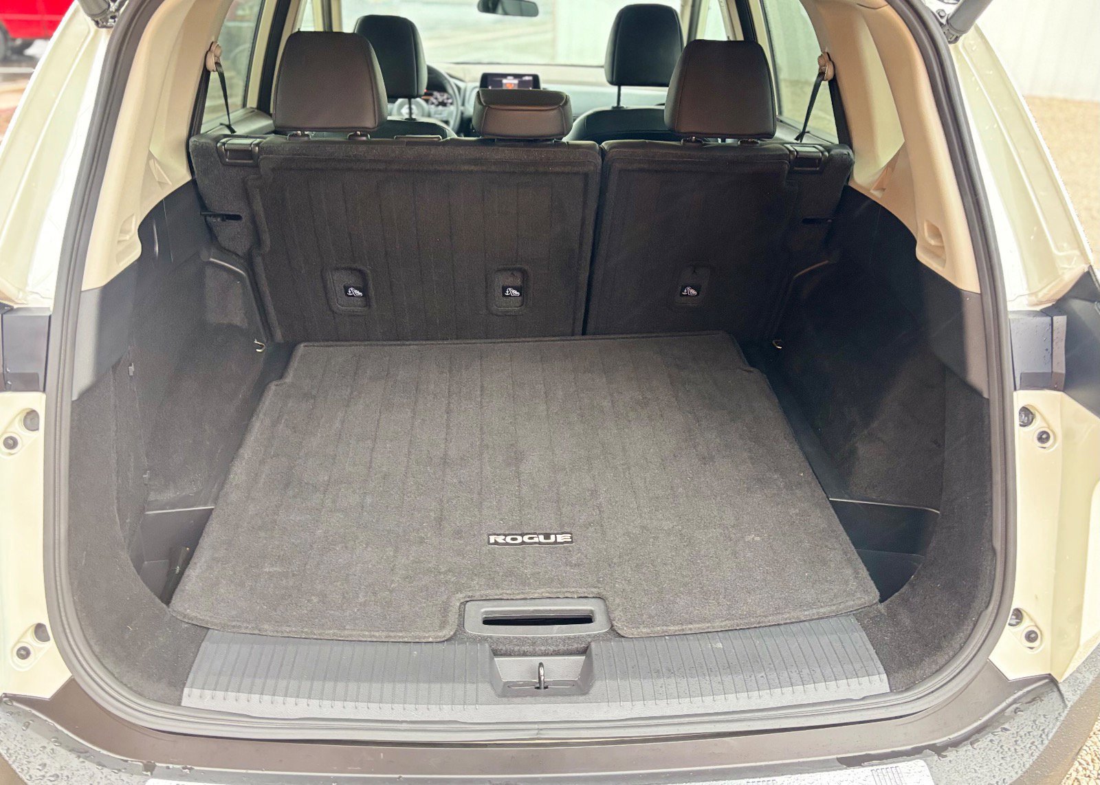 Used 2023 Nissan Rogue SV w/ SV Premium Package image 10